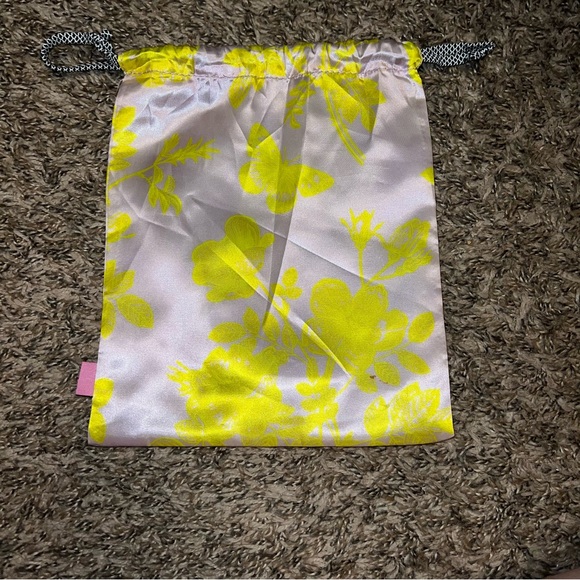 3/$10 Ipsy Makeup Bags - Picture 2 of 4